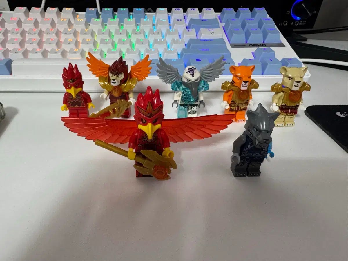 LEGOブロック CHIMI チーマ ミニフィギュア映像にもっと多くのフィギュア