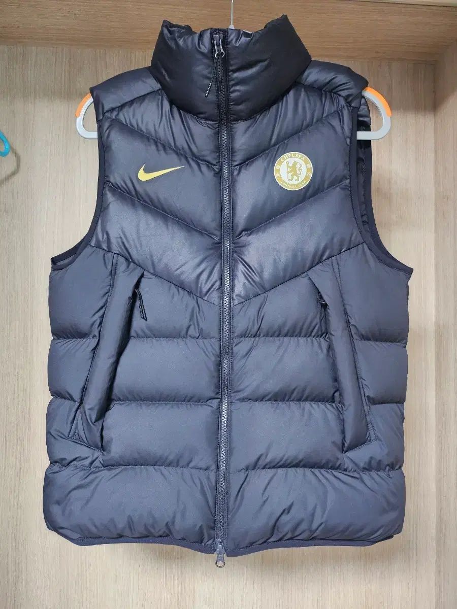 新品ナイキチェルシーダウンベストUS.Lサイズ ナイキ チェルシー NSW ダウンフィル ベスト ダウンベスト 海外M