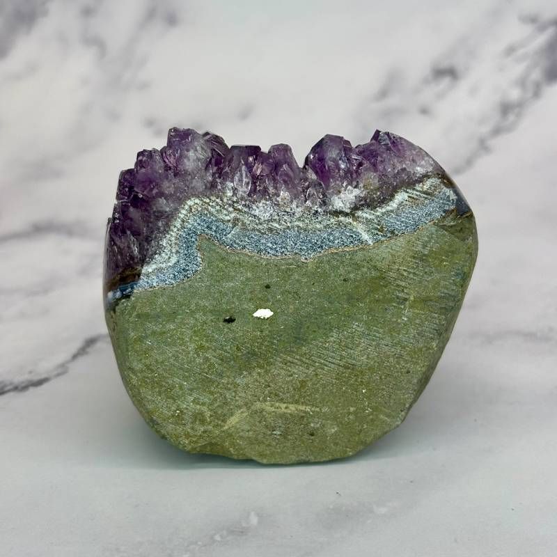 260：【紫結晶の魅力】アメジストジオード 331g 天然石 原石 晶洞 置物