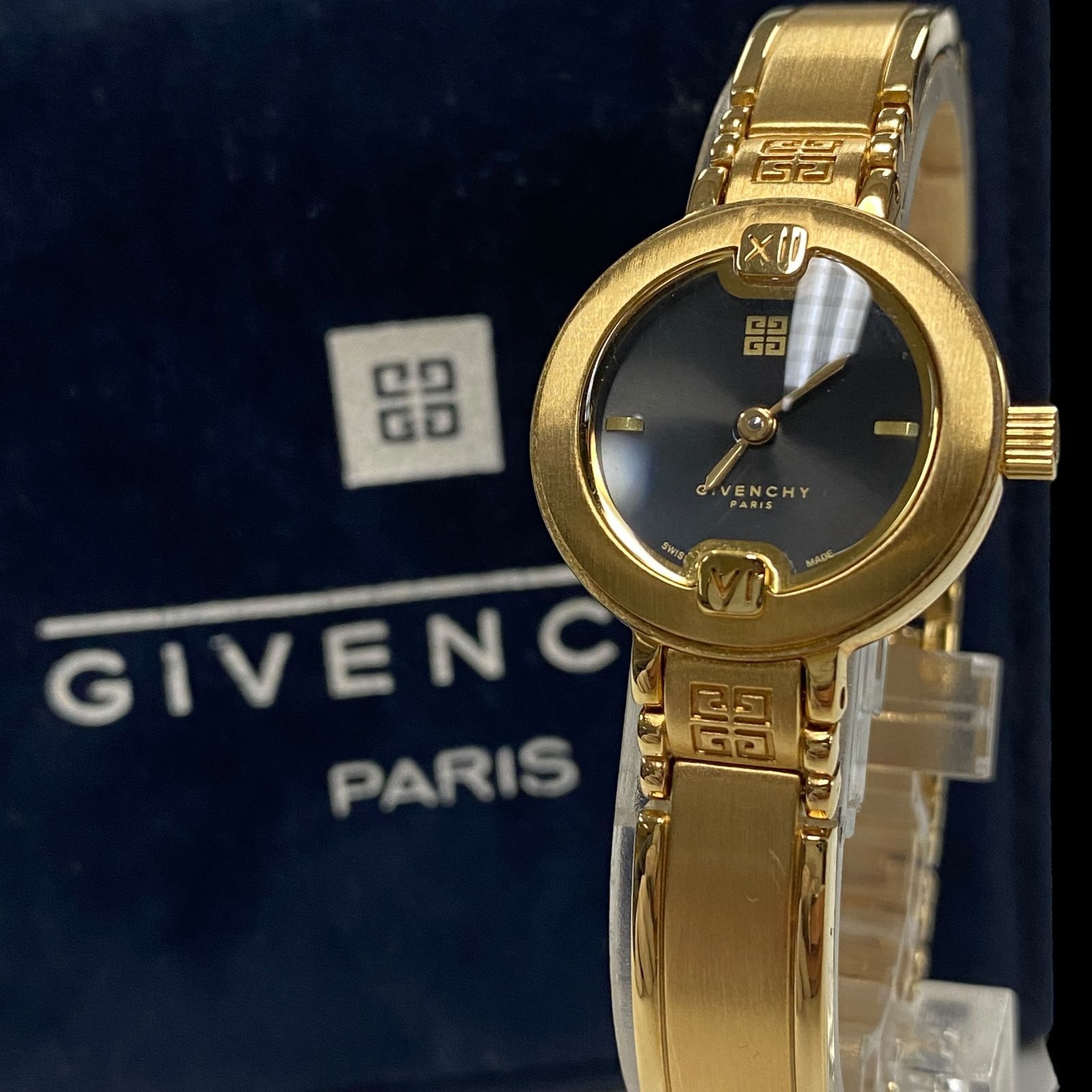 未使用品 新品電池稼働 GIVENCHY ジバンシー バングルウォッチ