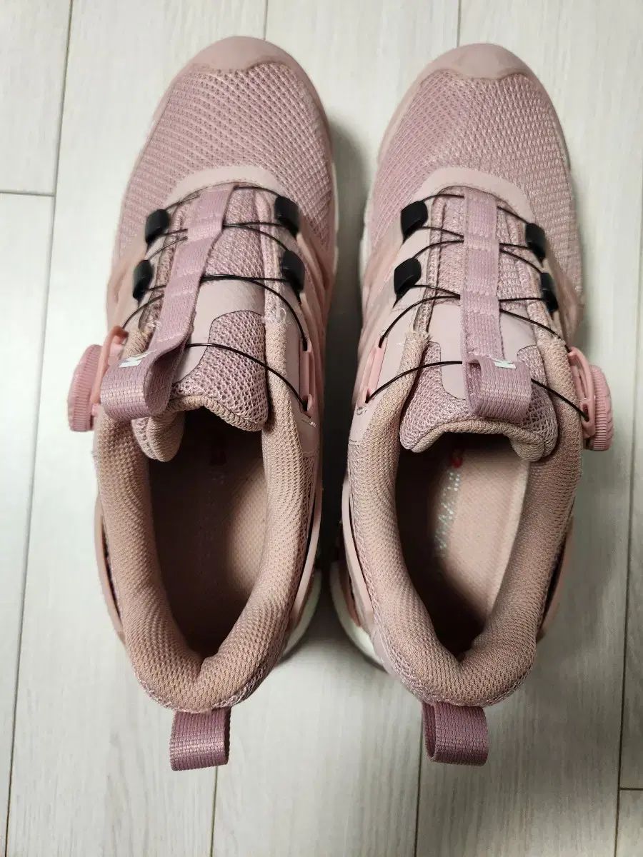 トレッキングシューズ