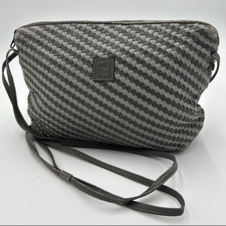 フェンディ　FENDI　ショルダーバッグ　ズッキーノ　ズッカ柄　ヴィンテージ FENDI ショルダーバッグ フェンディ レザー ズッカ柄 ズッキーノ