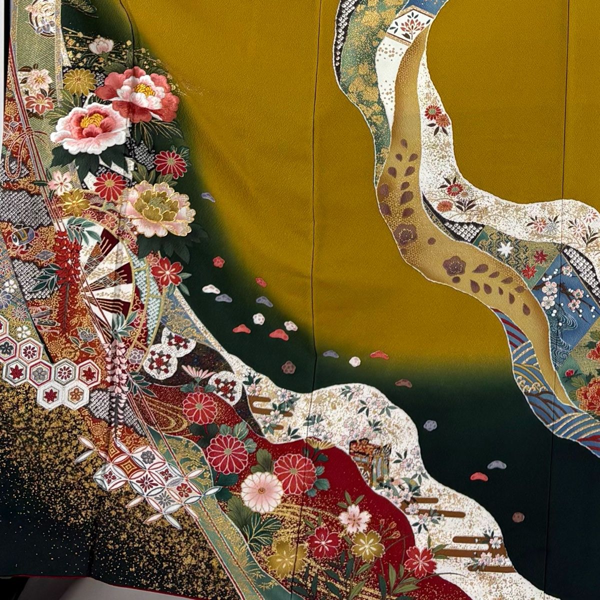 振袖 身丈167cm 裄丈67cm M 袷 草花 源氏車 刺繍 金彩 黄土色 正絹