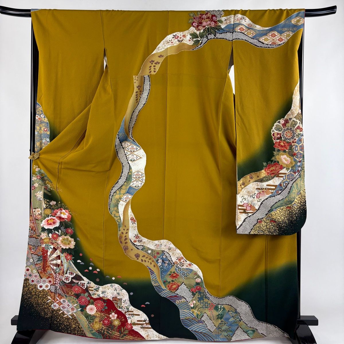 振袖 身丈167cm 裄丈67cm M 袷 草花 源氏車 刺繍 金彩 黄土色 正絹