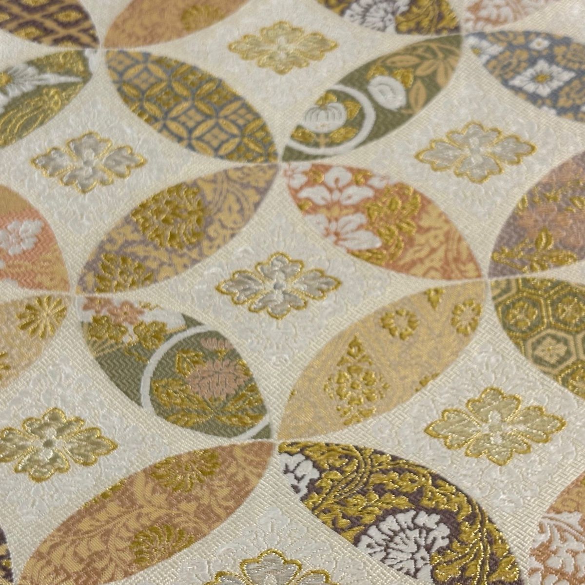 袋帯 名品 証紙 七宝 草花 刺繍 金銀糸 ベージュ 六通 正絹 【中古