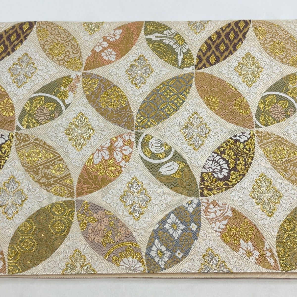 ︎◼︎C1267◼︎オーダー品 高級袋帯 正絹 花 七宝 金銀糸(〜270cm) 袋帯 名品 証紙 七宝 草花 刺繍 金銀糸 ベージュ 六通 正絹 【中古