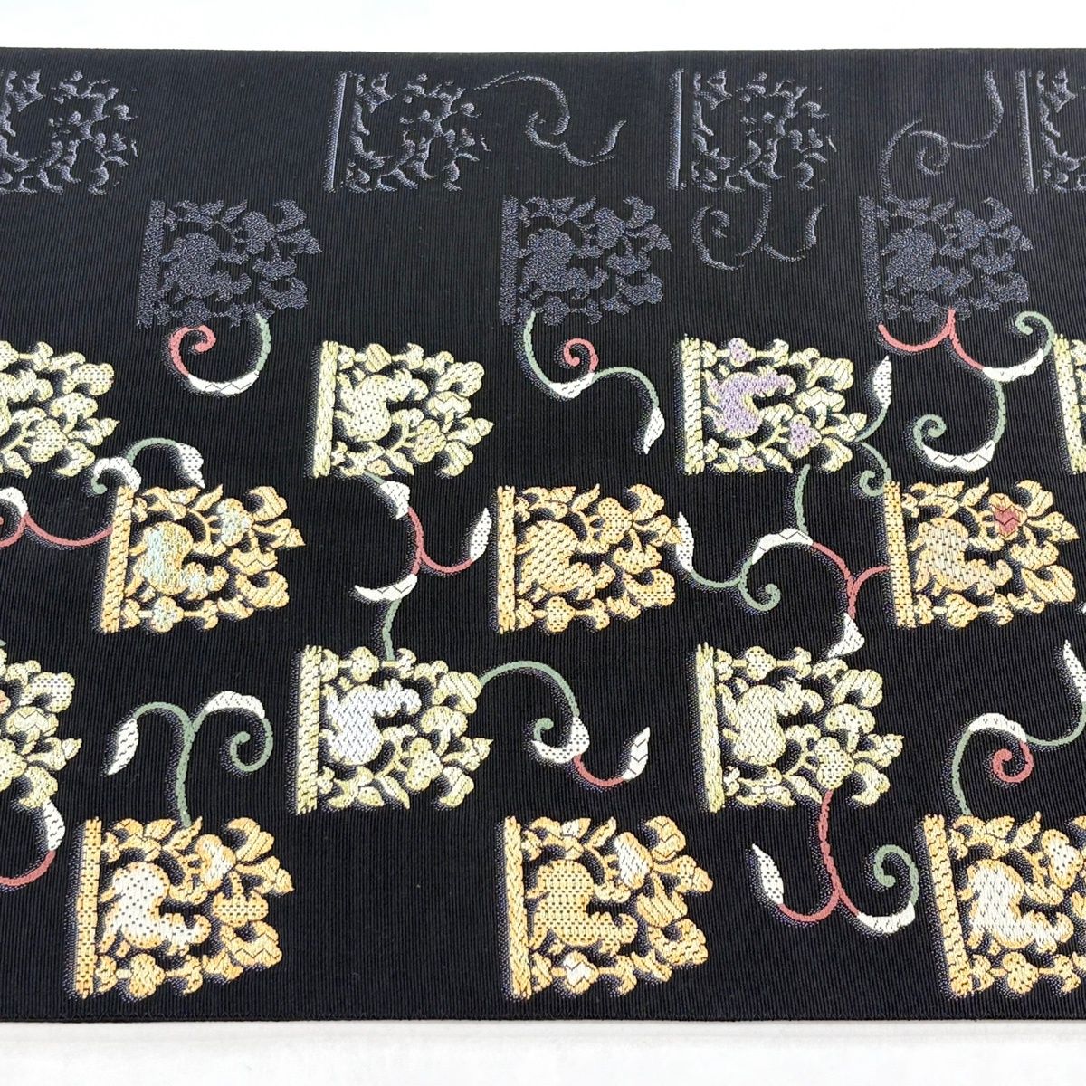美品】 袋帯 名品 花兎 唐草 金糸 黒 六通 正絹 【中古】 - メルカリ