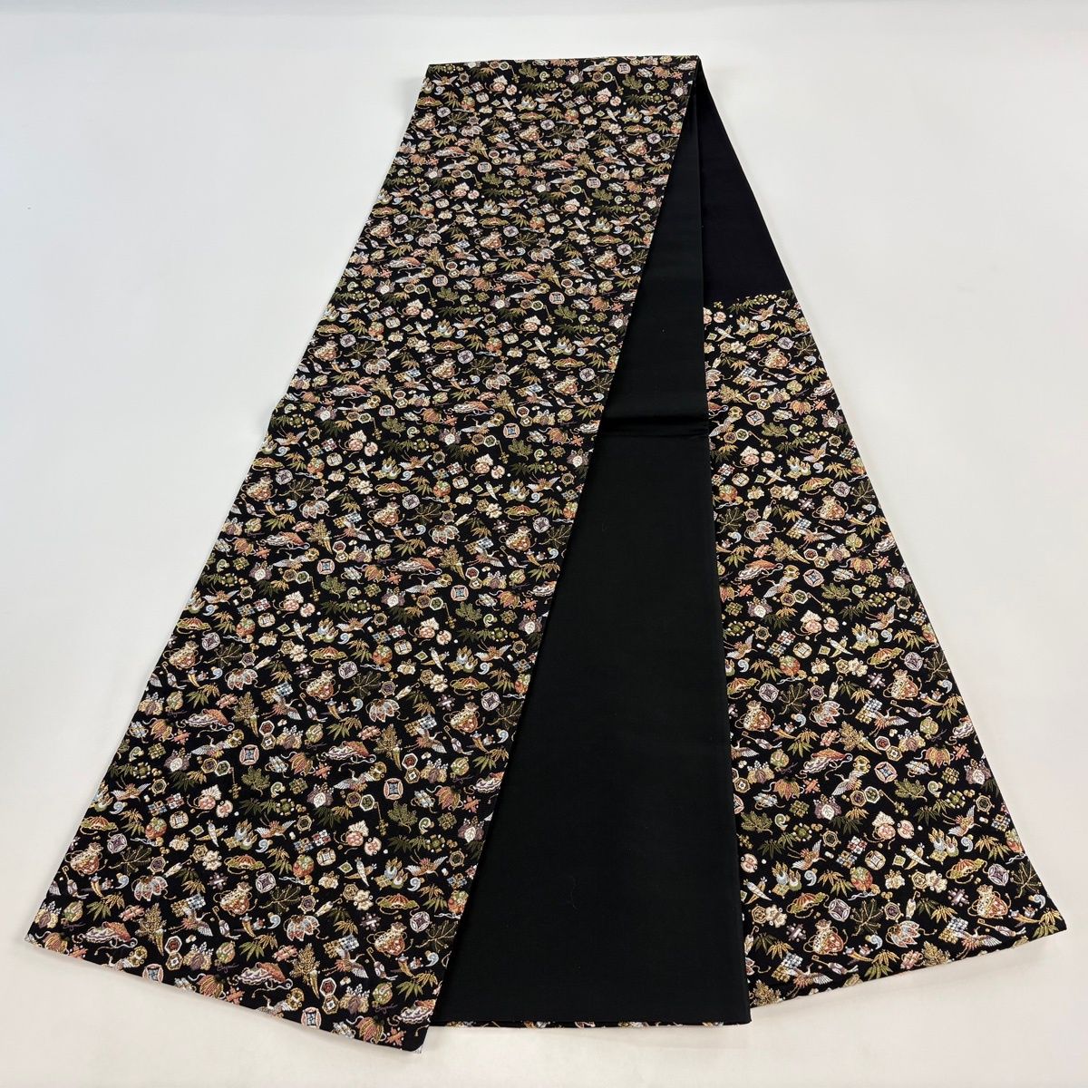 袋帯 名品 宝尽くし 金糸 黒 六通 正絹 【中古】 - メルカリ