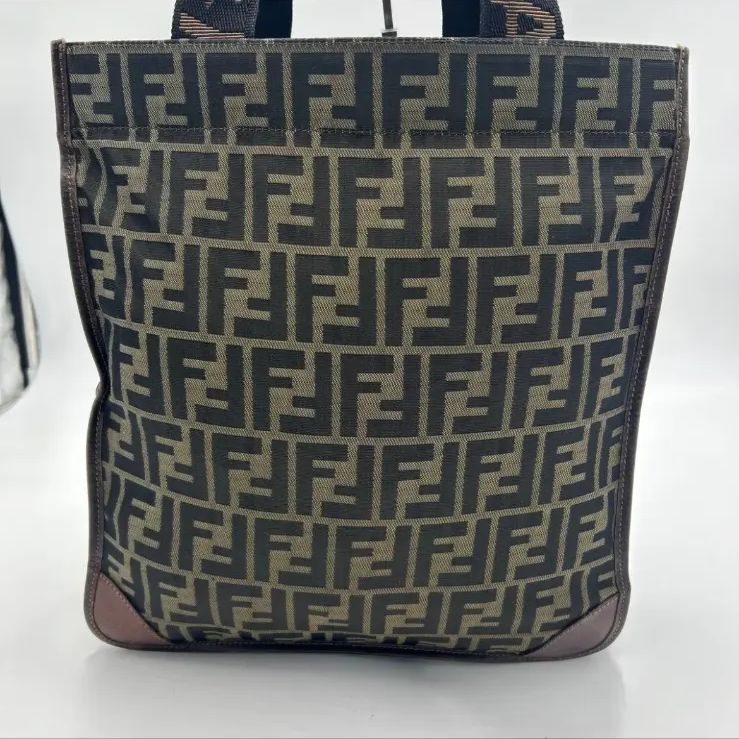 FENDI フェンディ ズッカ柄 FFロゴ キャンバスバッグ トートバッグ FENDI フェンディ トートバッグ ハンドバッグ キャンバス ズッカ