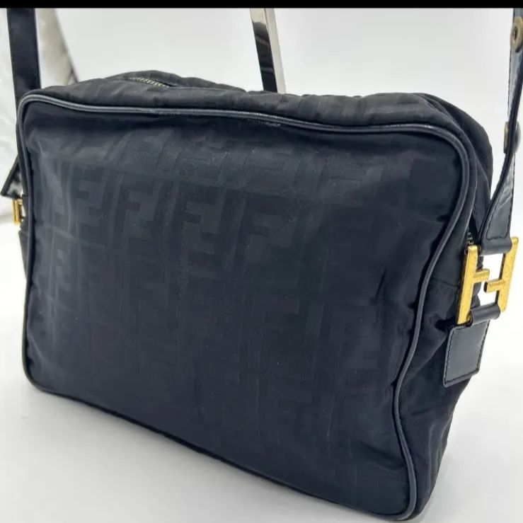FENDI ブラック ショルダーバッグ ワンショルダーバッグ ズッカ