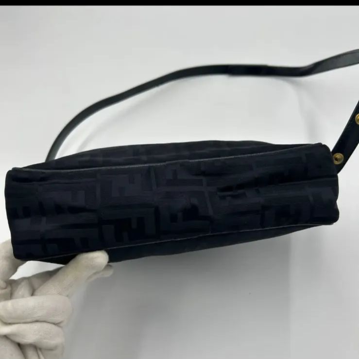 FENDI ブラック ショルダーバッグ ワンショルダーバッグ ズッカ