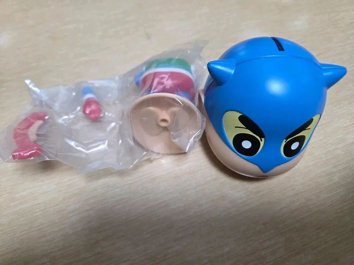 クレヨンしんちゃん アクション仮面 ガチャ 出品