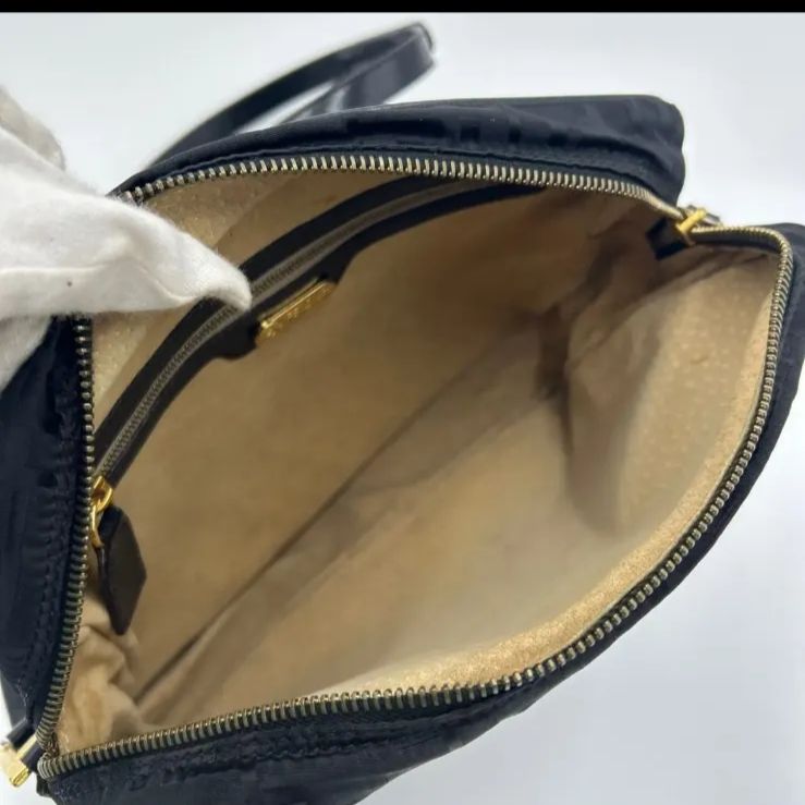 FENDI ブラック ショルダーバッグ ワンショルダーバッグ ズッカ