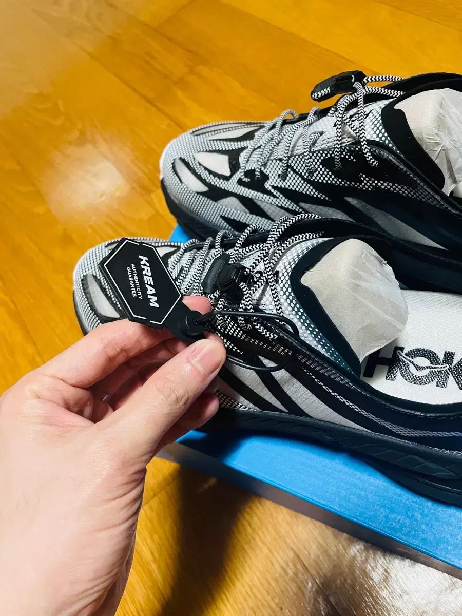 ホカ マファテ スピード 4 ライト TS ブラック 白