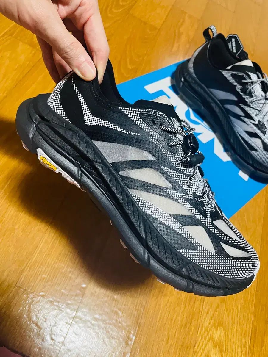  ホカ マファテ スピード 4 ライト TS ブラック 白 登山靴 トレッキングシューズ アウトドアシューズ