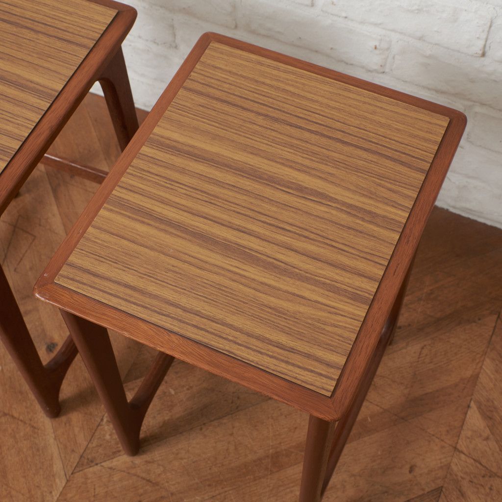 EEK85 オールドマルニ 孔雀ロゴ サイドテーブル 飾り台 花台 ヴィンテージ EEK85 オールドマルニ 孔雀ロゴ サイドテーブル 飾り台 花台 ヴィンテージ