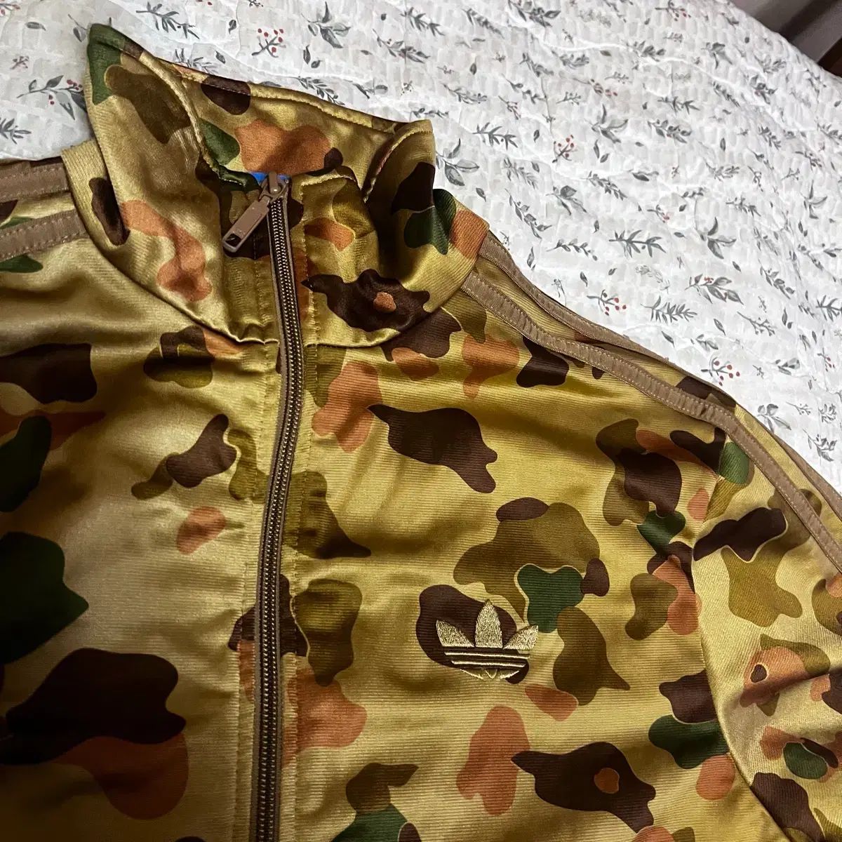 M アディダス 日本版 カモフラ ミリタリー ジップアップ ジャージ