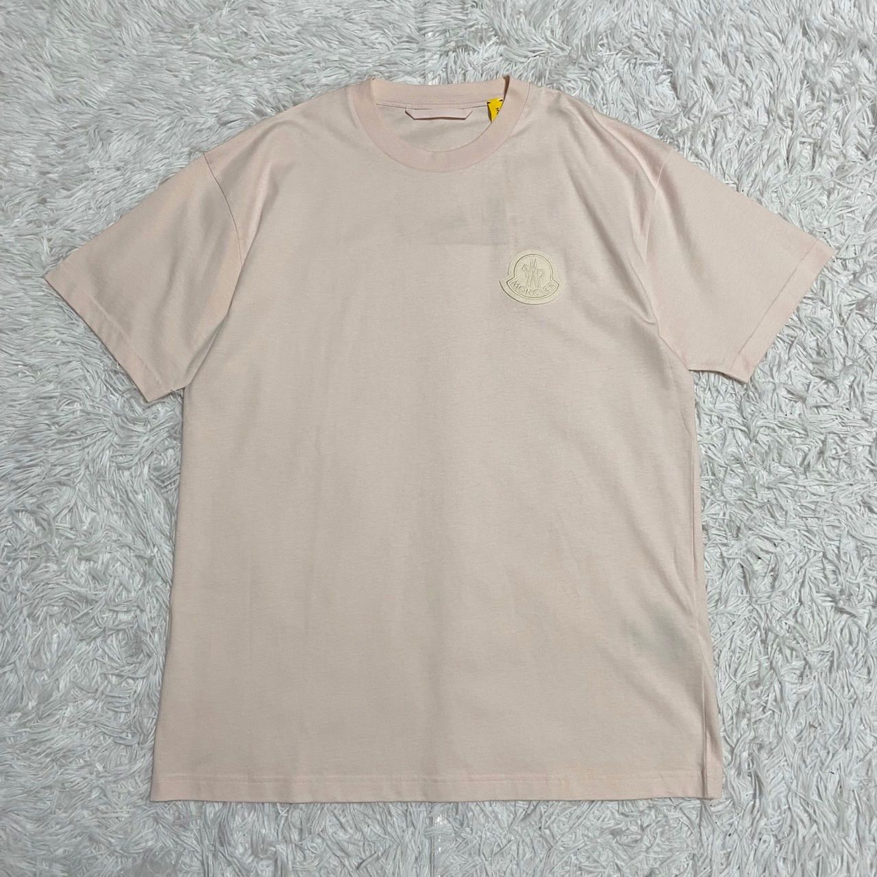 【QR鑑定済み】モンクレール Tシャツ 半袖 ワッペンロゴ 希少カラー QR鑑定済み】モンクレール MONCLER Tシャツ 半袖 ワッペンロゴ 希少