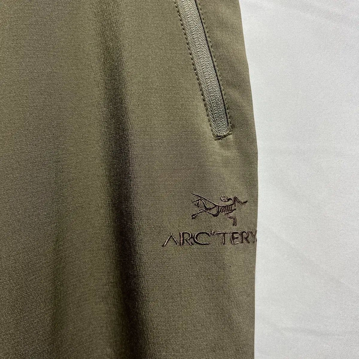 ベージュ パンツ|ズボン