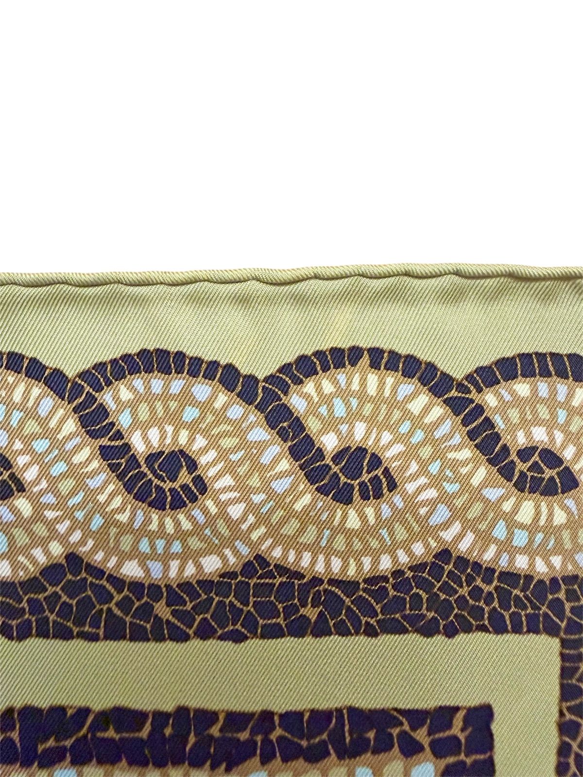 美品 希少 春色 モザイク柄 タイル柄 エルメス シルクスカーフ 美品 希少 春色 モザイク柄 タイル柄 エルメス シルクスカーフ