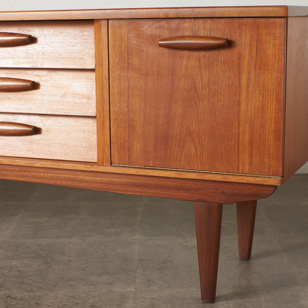 (て17)英国 Jentique ジェンティーク サイドボード リビングボード JENTIQUE SIDEBOARD ジェンティーク サイドボード