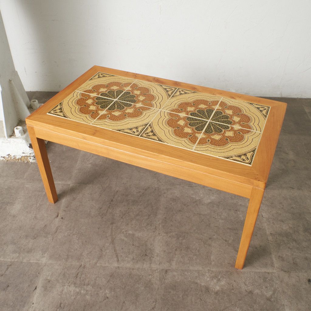 発送・引取可能！ ヴィンテージ タイル コーヒーテーブル センターテーブル 発送・引取可能！ ヴィンテージ タイル コーヒーテーブル センター