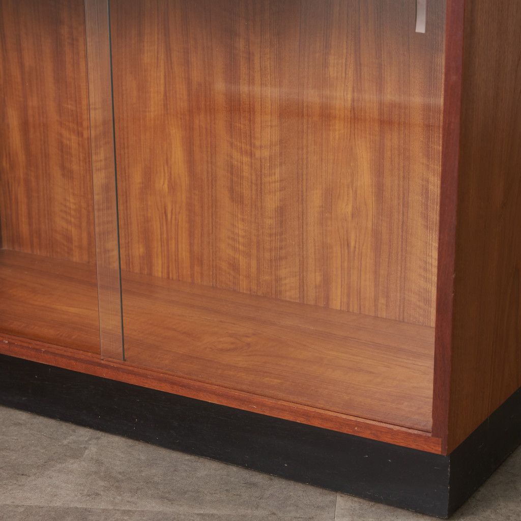 イギリス ヴィンテージ ナロー ガラス キャビネット チーク 本棚