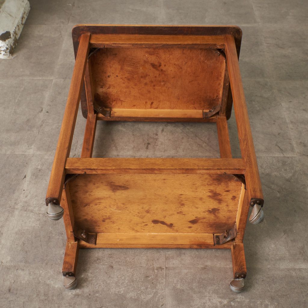 英国アンティーク木製オーバルテーブル/サイドテーブル机/飾り棚(91-64) 英国アンティーク木製オーバルテーブル/サイドテーブル机/飾り棚(91-64)