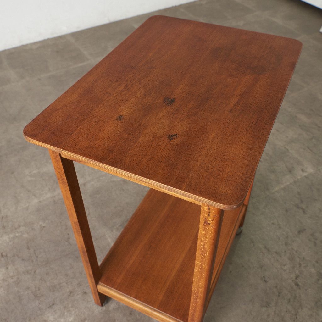 英国 アンティーク キャスター付き サイドテーブル 飾り棚