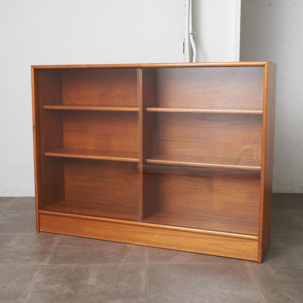 イギリス Turnidge ヴィンテージ ナロー ガラス キャビネット チーク