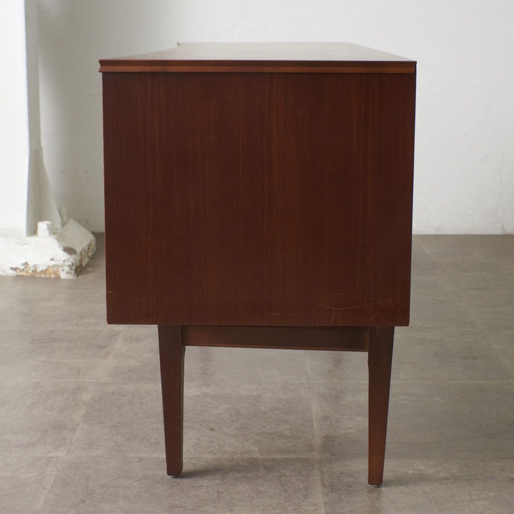 elliotts of newbury ヴィンテージ 英国 サイドボード Elliotts of Newbury ヴィンテージ サイドボード 英国 ミッド