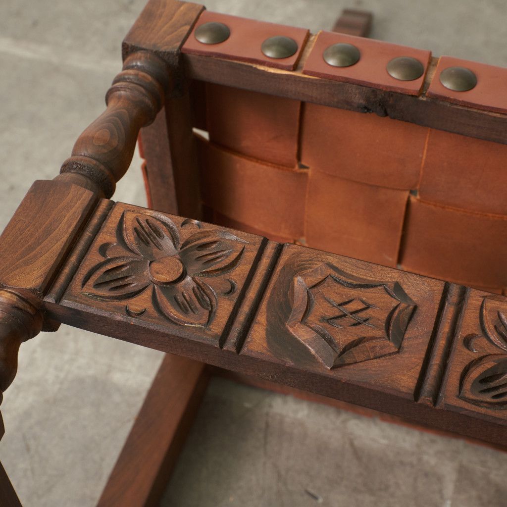 スペイン ヴィンテージ ダイニングチェア 本革 木彫刻 ビーチ 無垢材