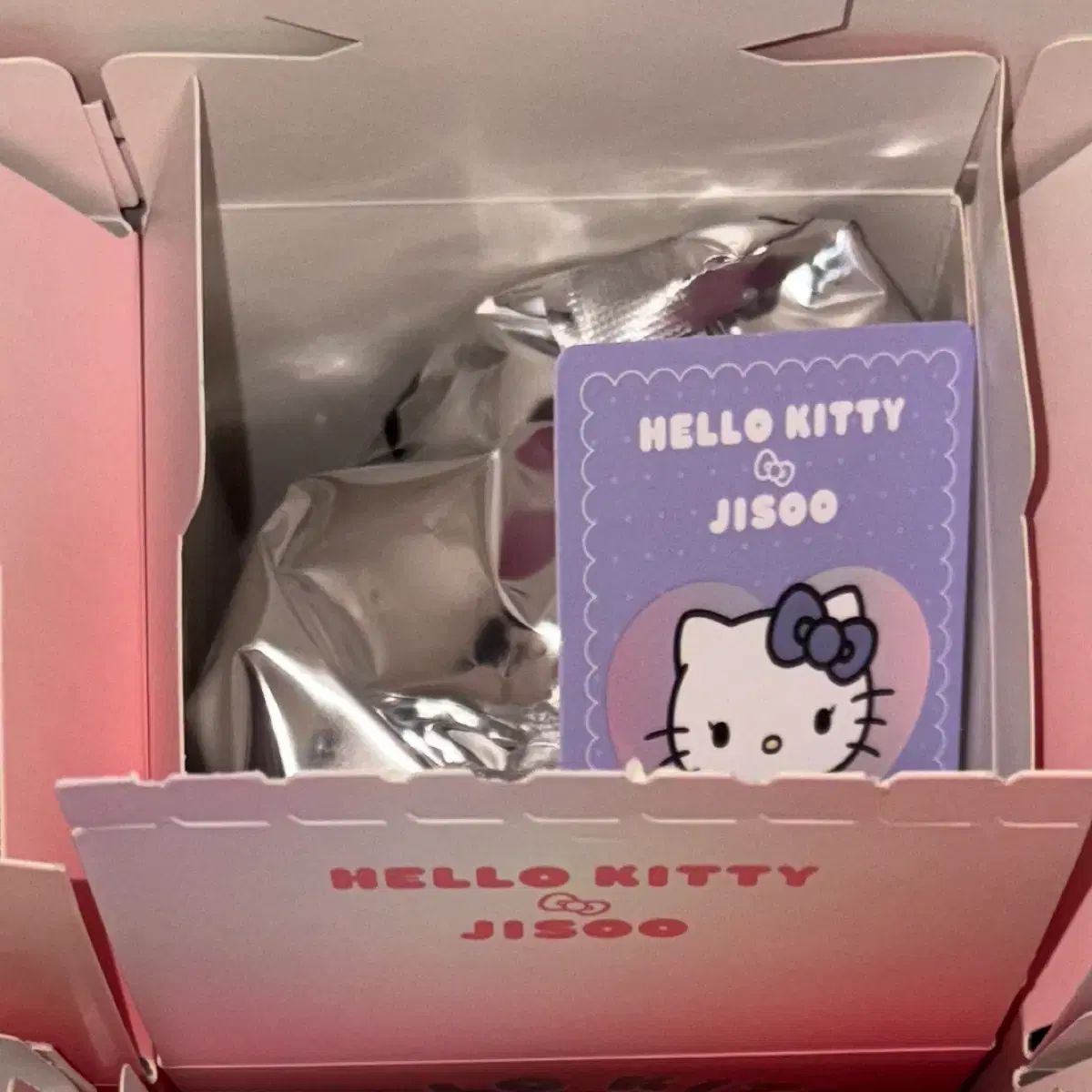 ハローキティ x ジス(JISOO) PLUSH キーホルダー PURPLE パープル