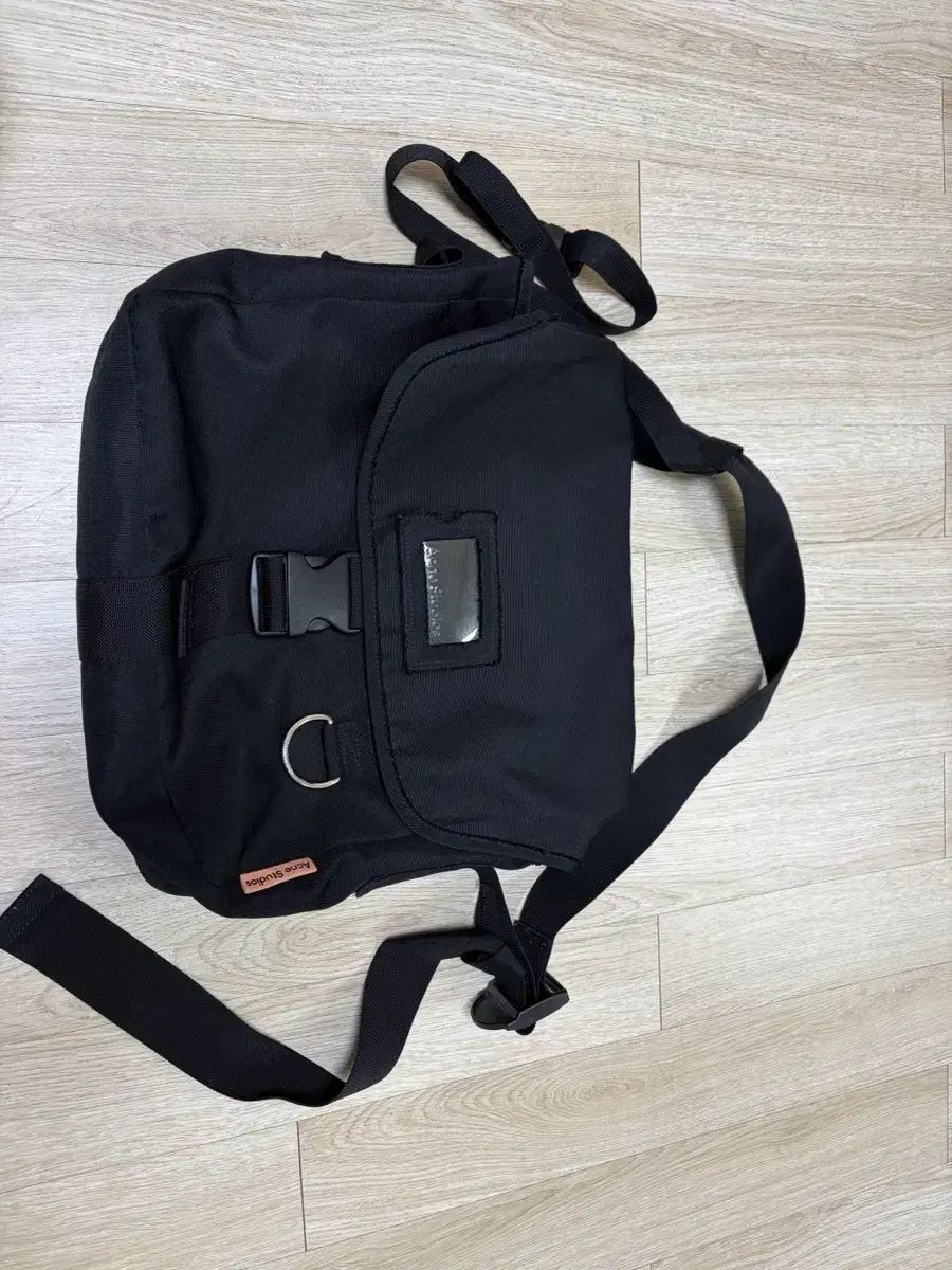 acne studiosメッセンジャーバッグ アクネ ストゥディオズ - メッセンジャーバッグ | HBX