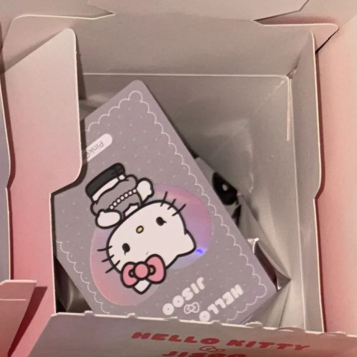 ハローキティ x ジス(JISOO) PLUSH キーホルダー ピンク グレー - メルカリ