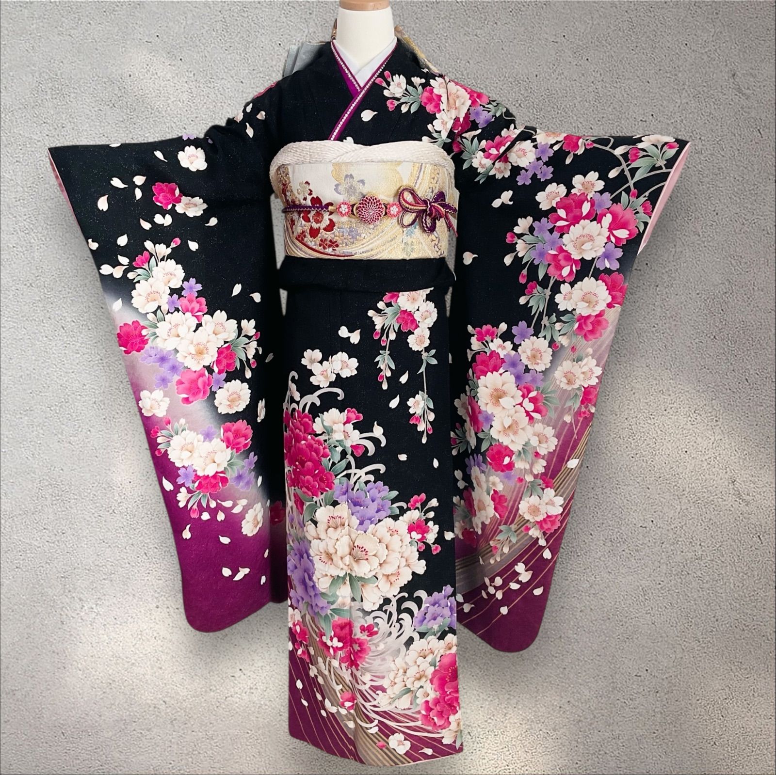 振袖 振袖フルセット 黒系 牡丹 八重桜 乱菊 銀通し 刺繍 正絹 - メルカリ
