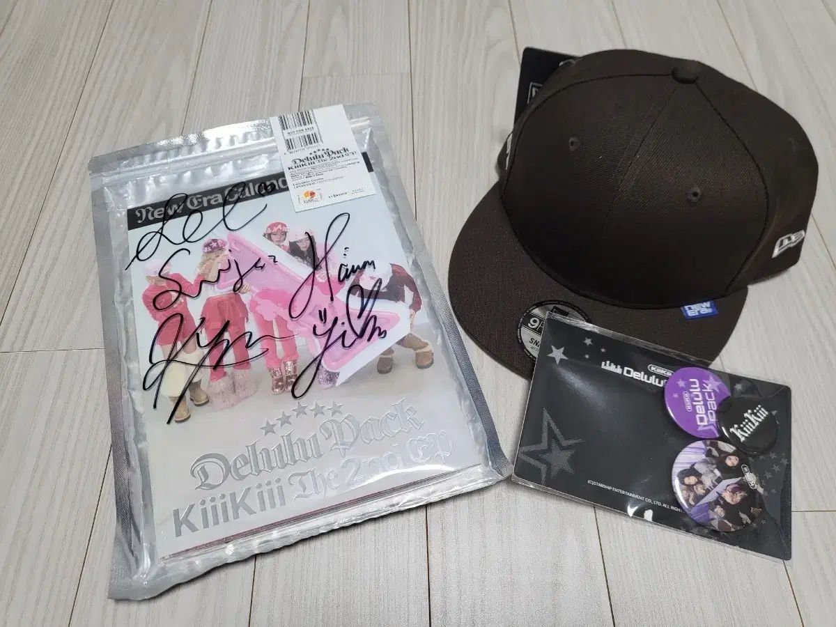 キキ kiiikiii デルルル サイン入り アルバム ウール 帽子 バッジ delulu