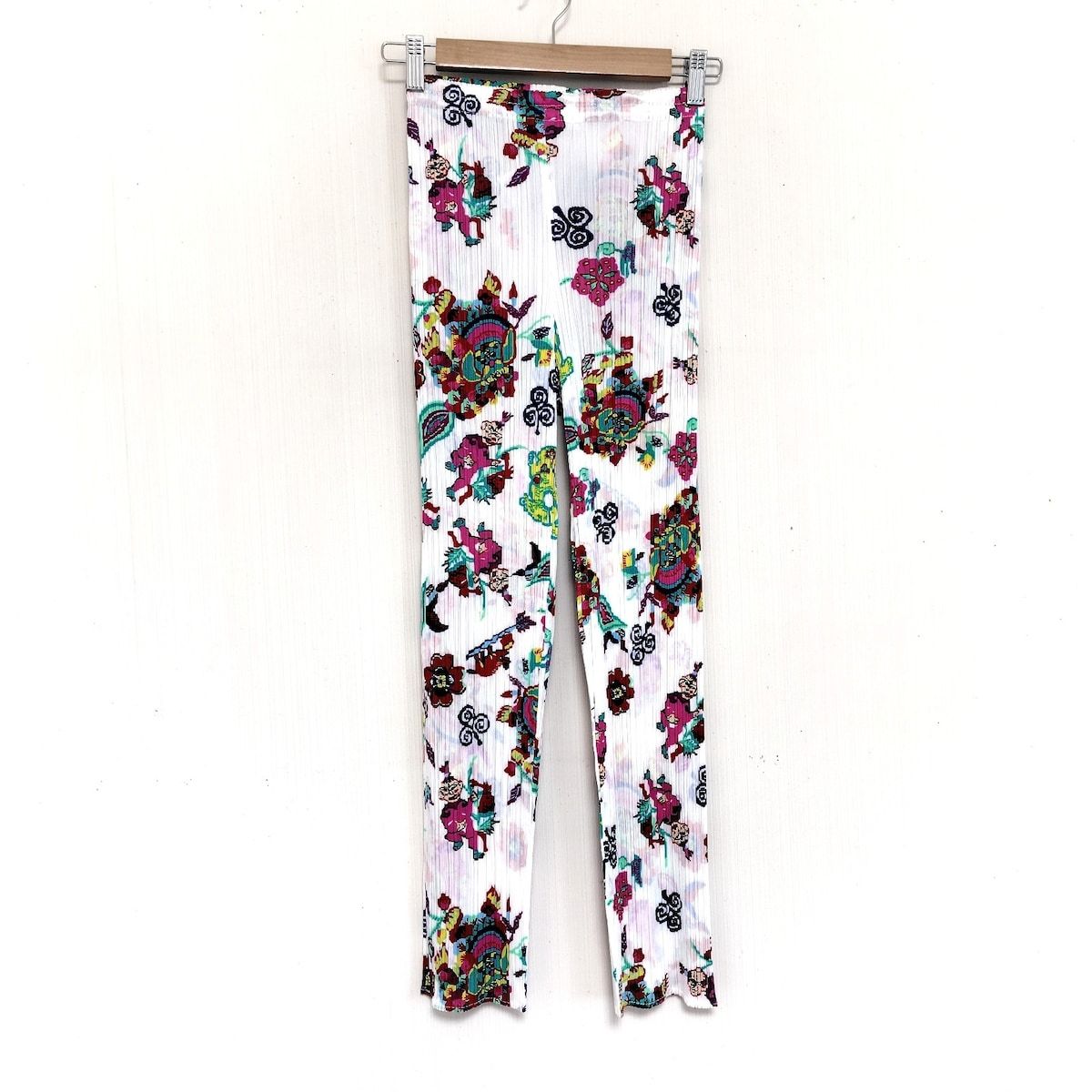 極美品✨PLEATS PLEASE プリーツ　ボトムス　花柄　Mサイズ PLEATS PLEASE(プリーツプリーズ) パンツ サイズ2 M レディース美品