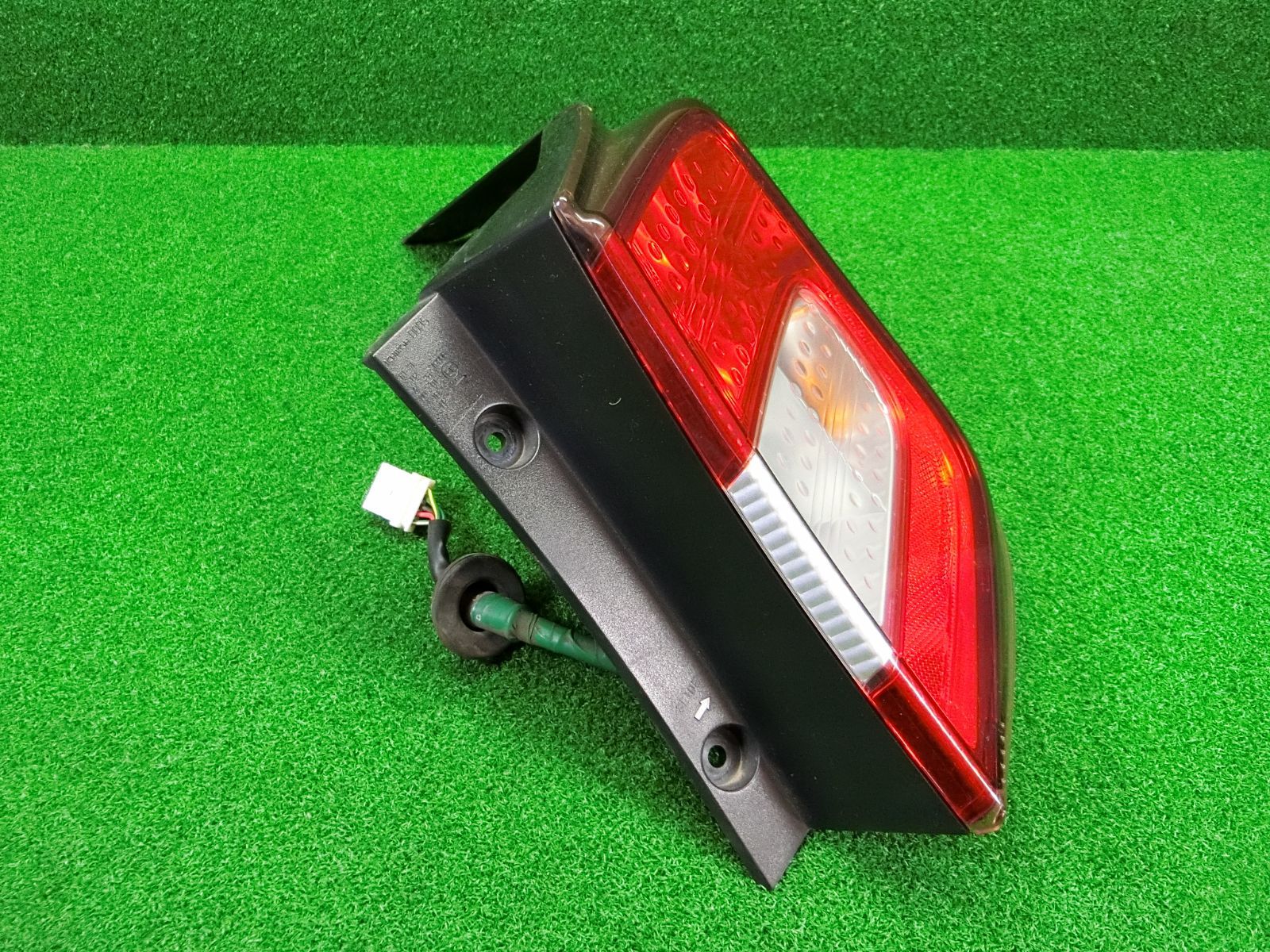 13516] 送料無料 ホンダ フリード スパイク GB3 右 テールライト