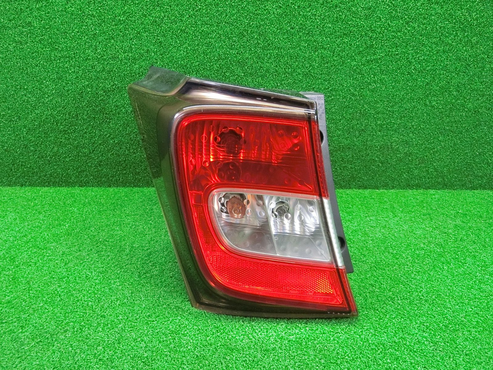 13517] 送料無料 ホンダ フリード スパイク GB3 左 テールライト