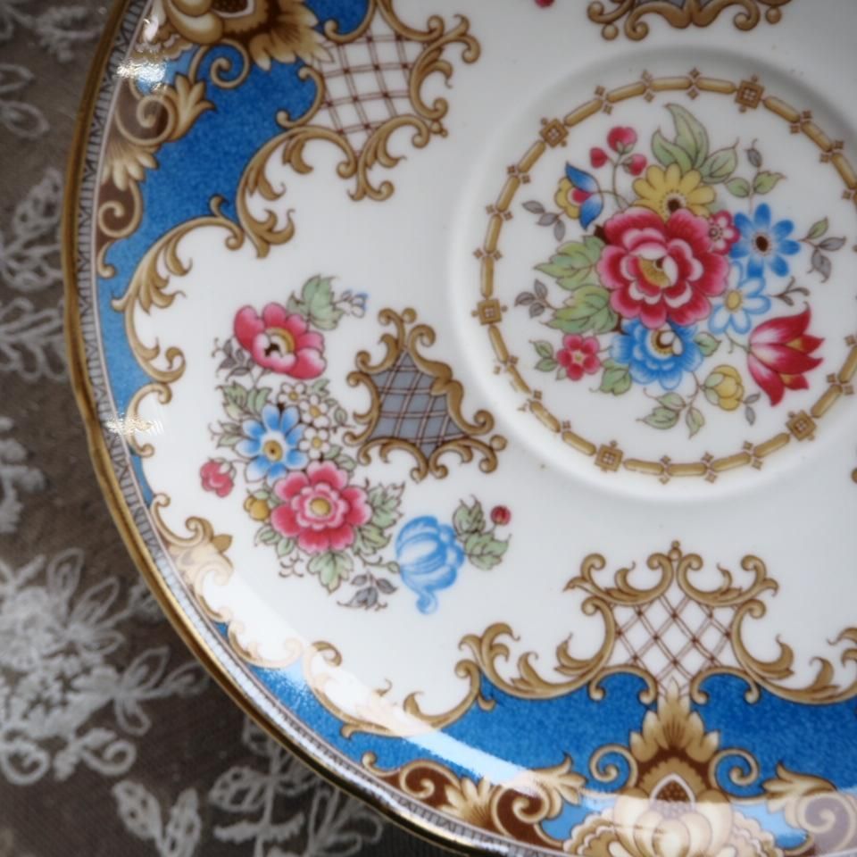 絵柄が華やかなカップ＆ソーサー