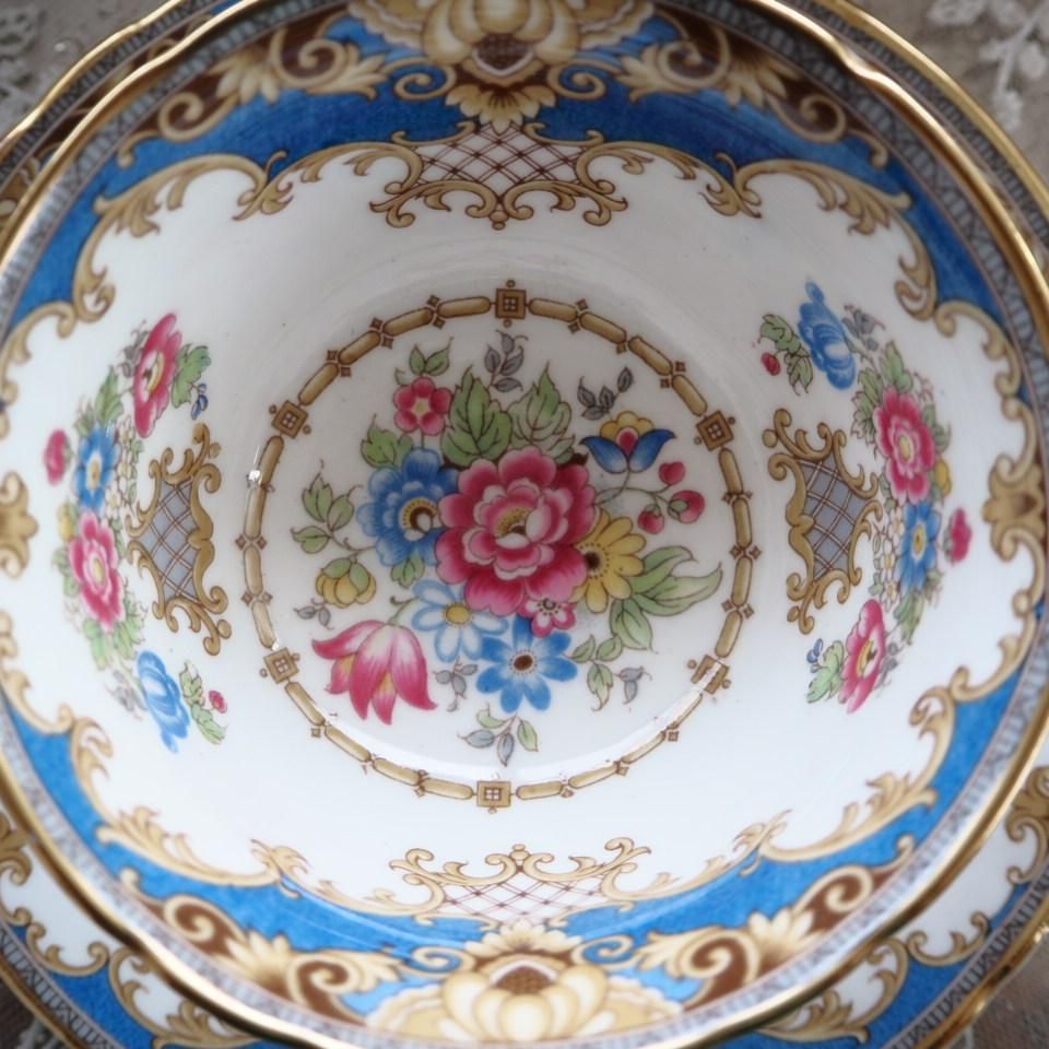 絵柄が華やかなカップ＆ソーサー F