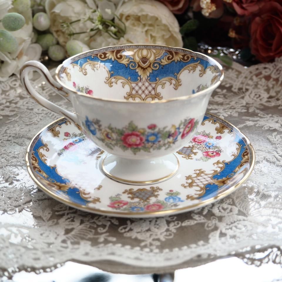 絵柄が華やかなカップ＆ソーサー