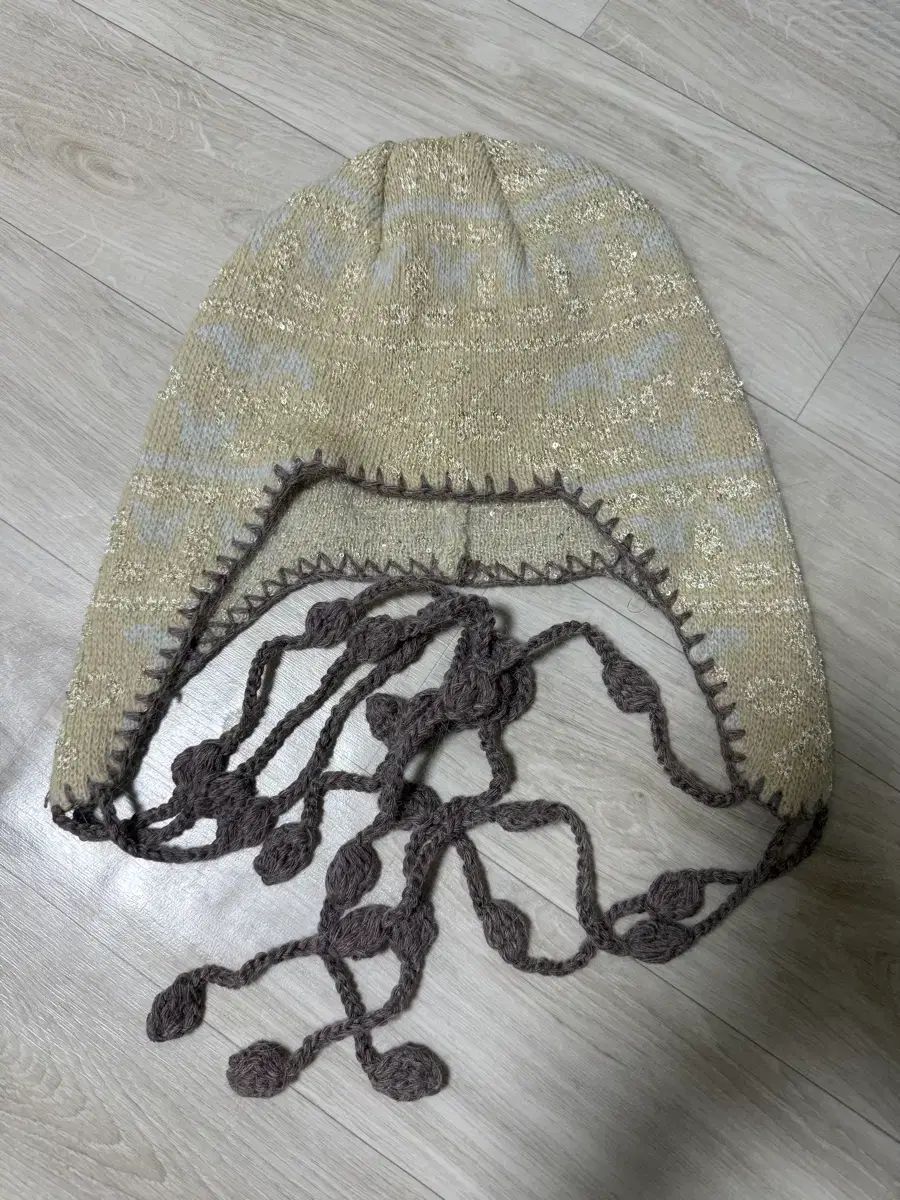 SCULPTOR Sequin Nordic Earflap Beanie Milk T - メルカリ