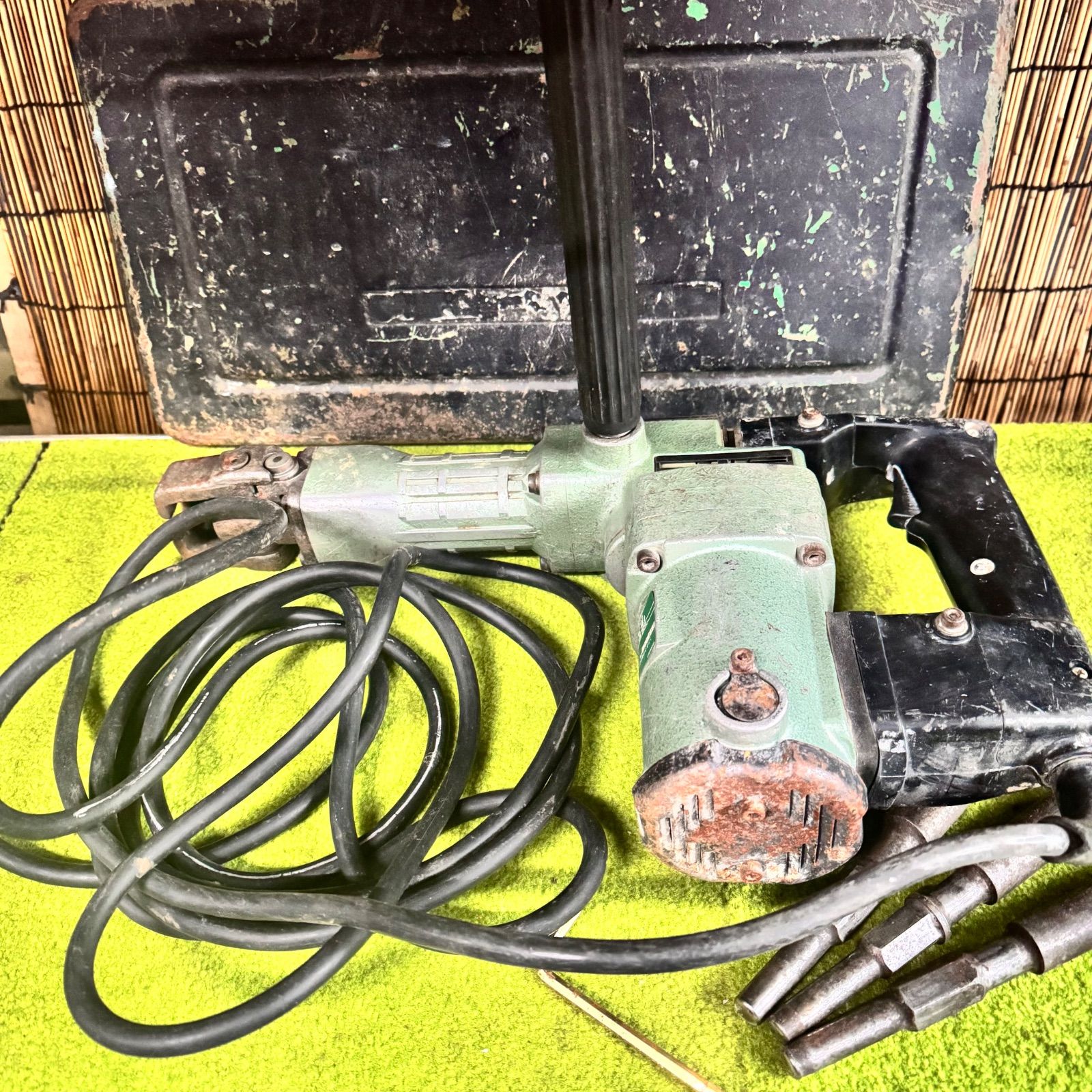 日立工機 電動ハンマ H 41 ハツリ ハンマ3本 ケース付 通電 済 ビット3本 金属ケース付 DIY