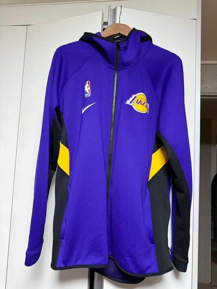 NIKE × NBA LAレイカーズ ショータイム サーマ フレックス フーディー