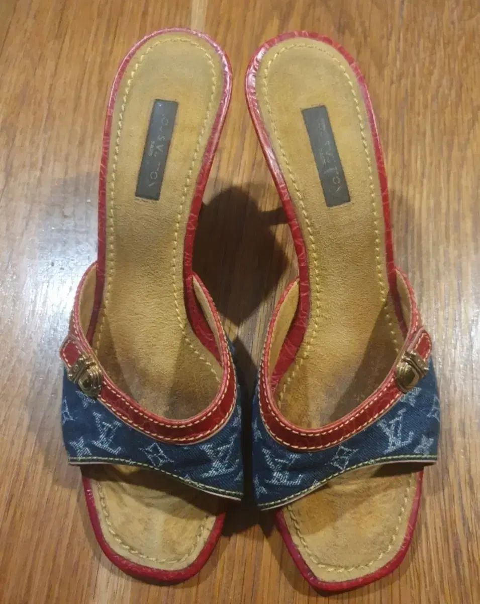 Louis Vuitton デニム オープントゥ ミュール ヒール レッド - メルカリ