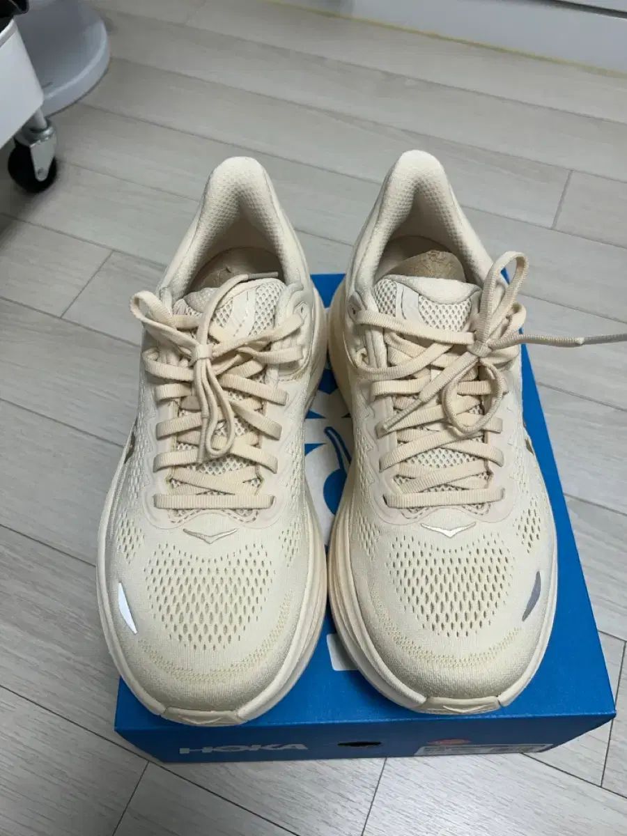  ホカ レディース ボンダイ 9 ワイド バニラ 260 1162014 VCH アウトドアバッグセット 登山靴 トレッキングシューズ アウトドアシューズ