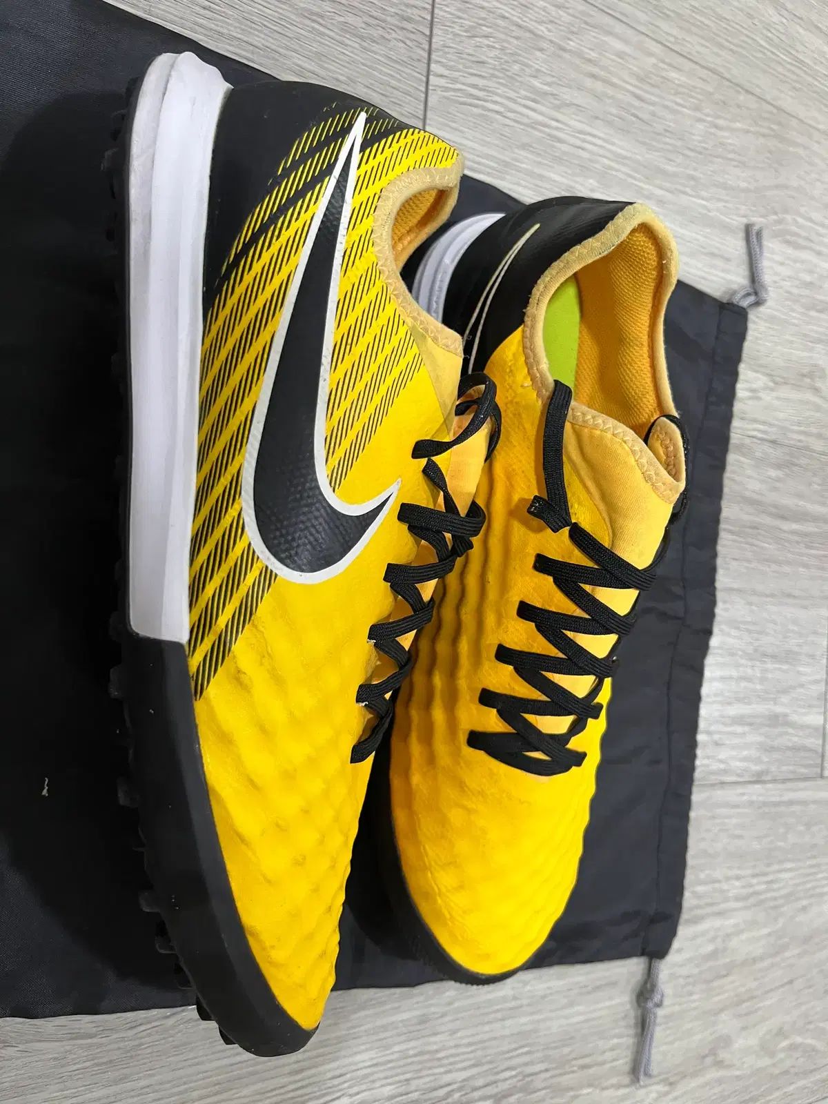 ナイキ マジスタX フィナーレII TF 285 サッカーシューズ - メルカリ