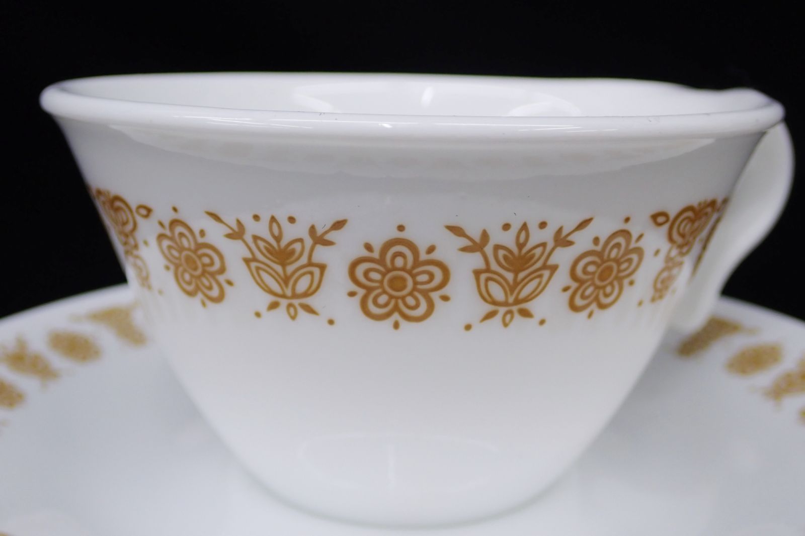 ◇Corelle コレール バタフライゴールド カップ＆ソーサー 4客 